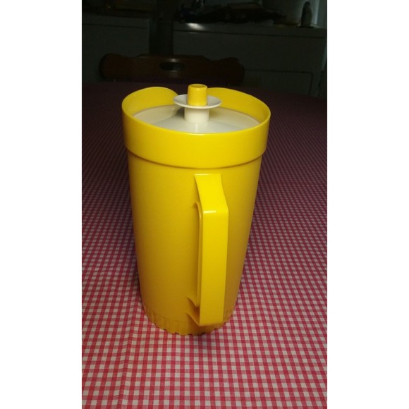 Vintage Yellow Tupperware Pitcher #874-14 With Lid Made in USA Estate Find - Picture 10 of 12